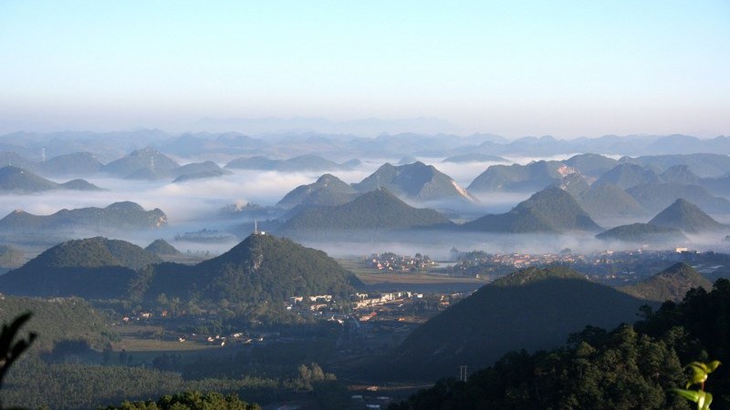 砚山县位于中国西南边陲的云南省,砚山县因县城附近"山势颇秀,其形如