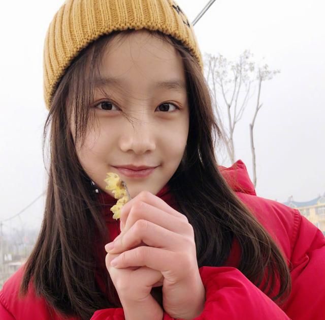 赵薇"女儿"当初因颜值太高,被全网禁止整容,如今她怎么样了?