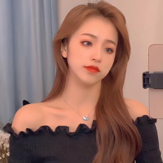 刘思瑶失误了新照片忘记p肚子瞬间暴露自己的真实身材