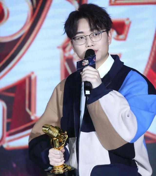 凭《离人愁》火遍乐坛,被华晨宇痛批不懂音乐,李袁杰现状如何?