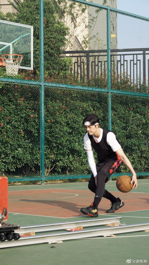 谢彬彬搬砖日常大放送打篮球运动细胞超好
