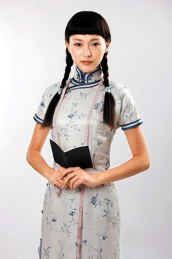 四千年美女鞠婧祎旗袍照亮相,和杨幂唐嫣郭晶晶相比,谁略胜一筹