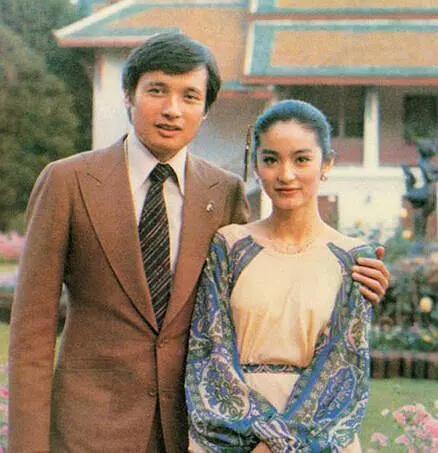"二秦二林"是当时霸屏的存在,"二林"是指林青霞和林凤娇,"二秦"除了