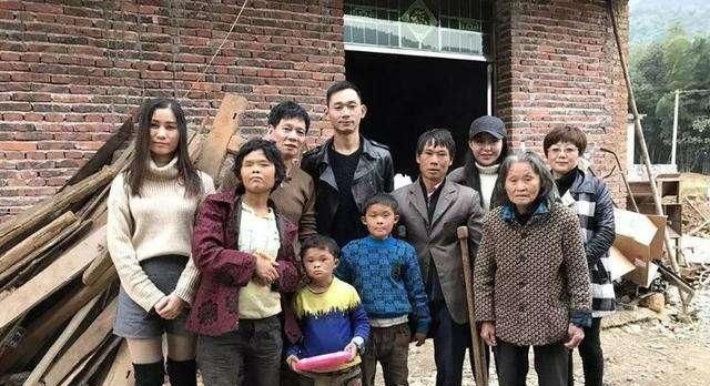 父亲被曝是2家公司法人被圈养的小马云未来是福还是祸