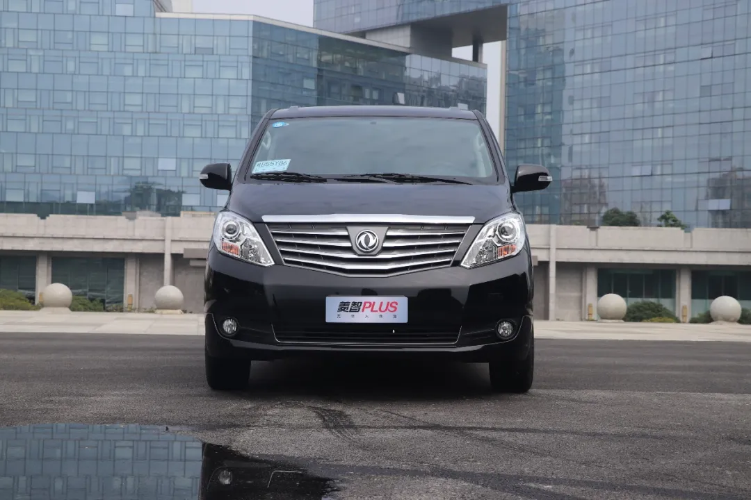 比"多拉快跑"多了体面接待 车叔试驾东风风行菱智plus