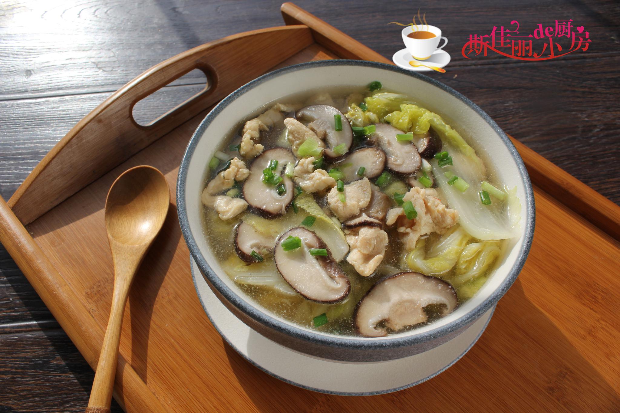 【香菇娃娃菜肉片汤】原料: 里脊肉   香菇   娃娃菜    料酒 生抽