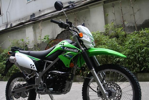 川崎 klx150是川崎倾尽全力核心缔造的王牌摩托车,仰仗自身指向精确及