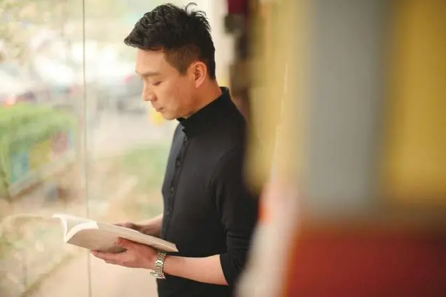 康辉口播20分钟上热搜：业务能力，才是一个男人最大的魅力休闲区蓝鸢梦想 - Www.slyday.coM