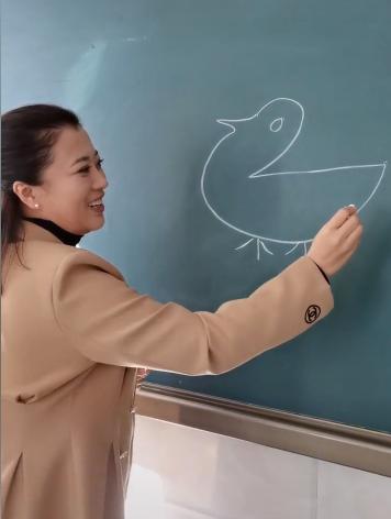 "丁小满"罕晒近照,扎马尾干净利落,被赞《刘老根》最漂亮女人