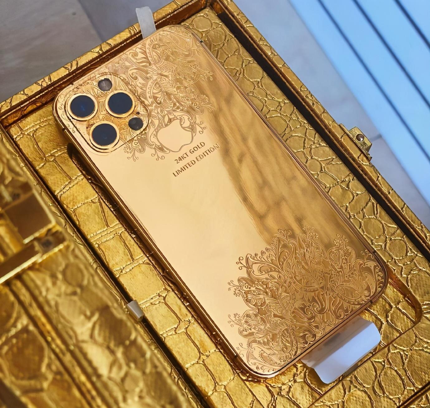 今天,有知名数码博主晒出了一组iphone12黄金版的图片,打开图片,一股