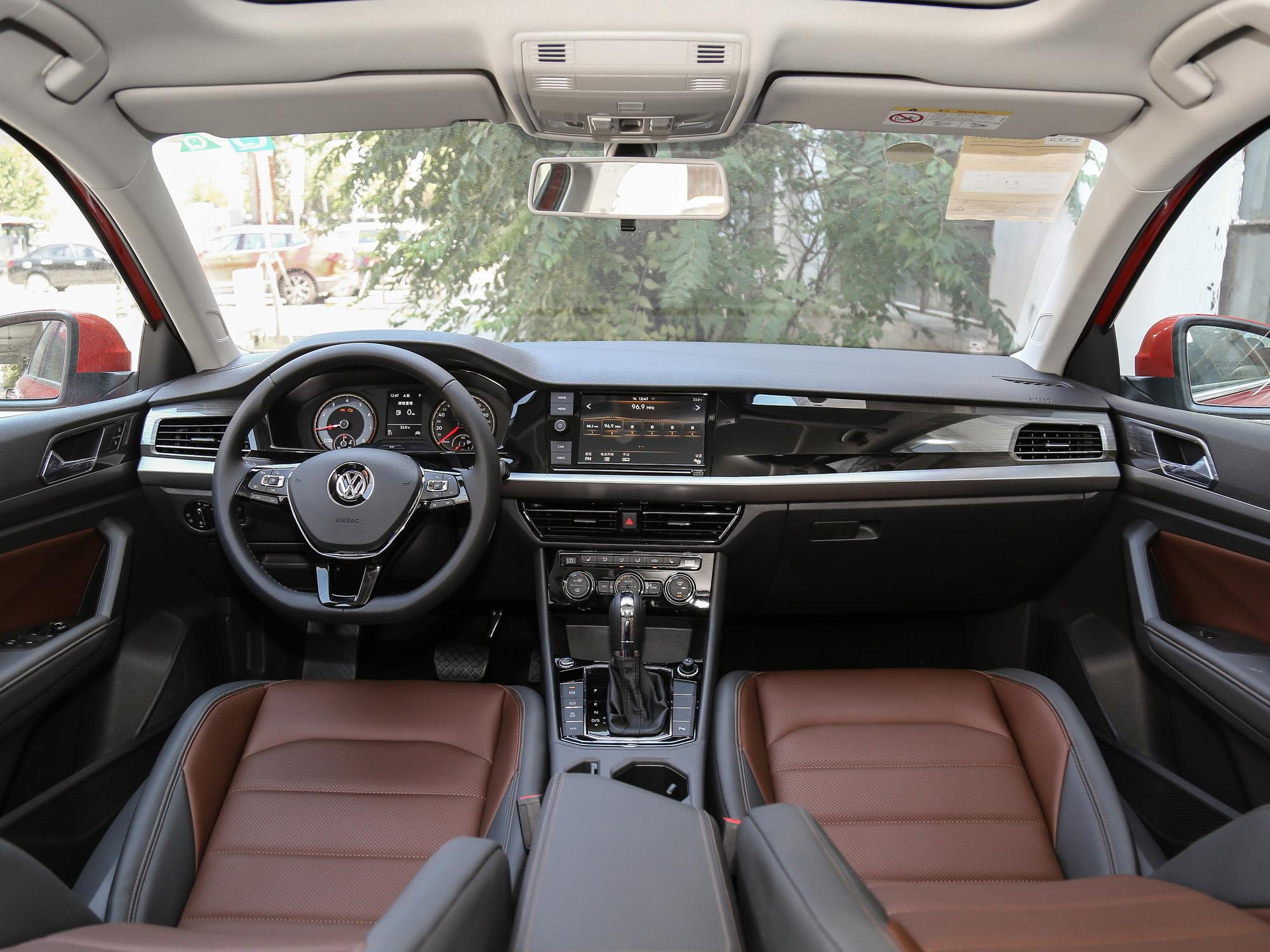 紧凑标杆车也坐不住了 2019款朗逸最高优惠4.3万