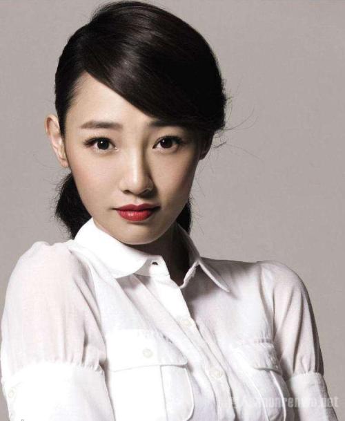 而且更重要的是,潜伏陈羽凡的前女友也叫百合.