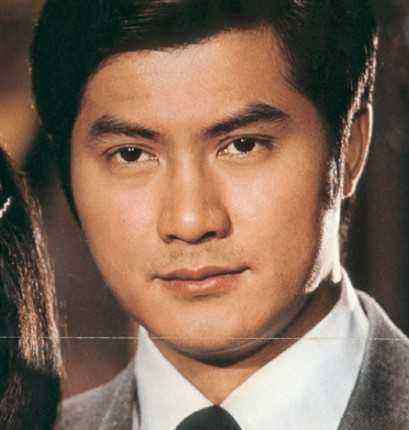 邓光荣遗孀罕见现身丈夫曾大声质疑郑少秋是张学友干爹地位高