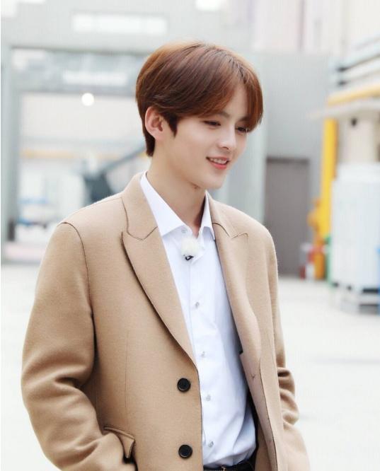 赵品霖被曝新恋情,曾公开表态喜欢郑爽,因太糊被网友调侃为素人