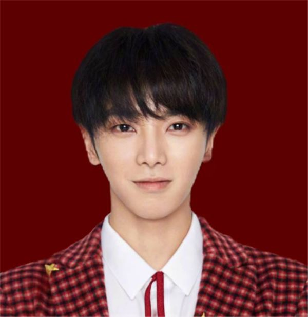 男明星的证件照,张艺兴可爱,白敬亭俊逸,看到肖战:是心动啊