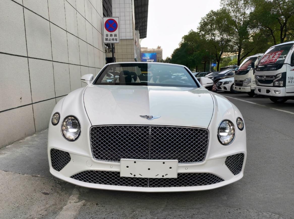 他们就是喜欢宾利飞驰(配置|询价)的优雅,而劳斯莱斯魅影(配置|询价)