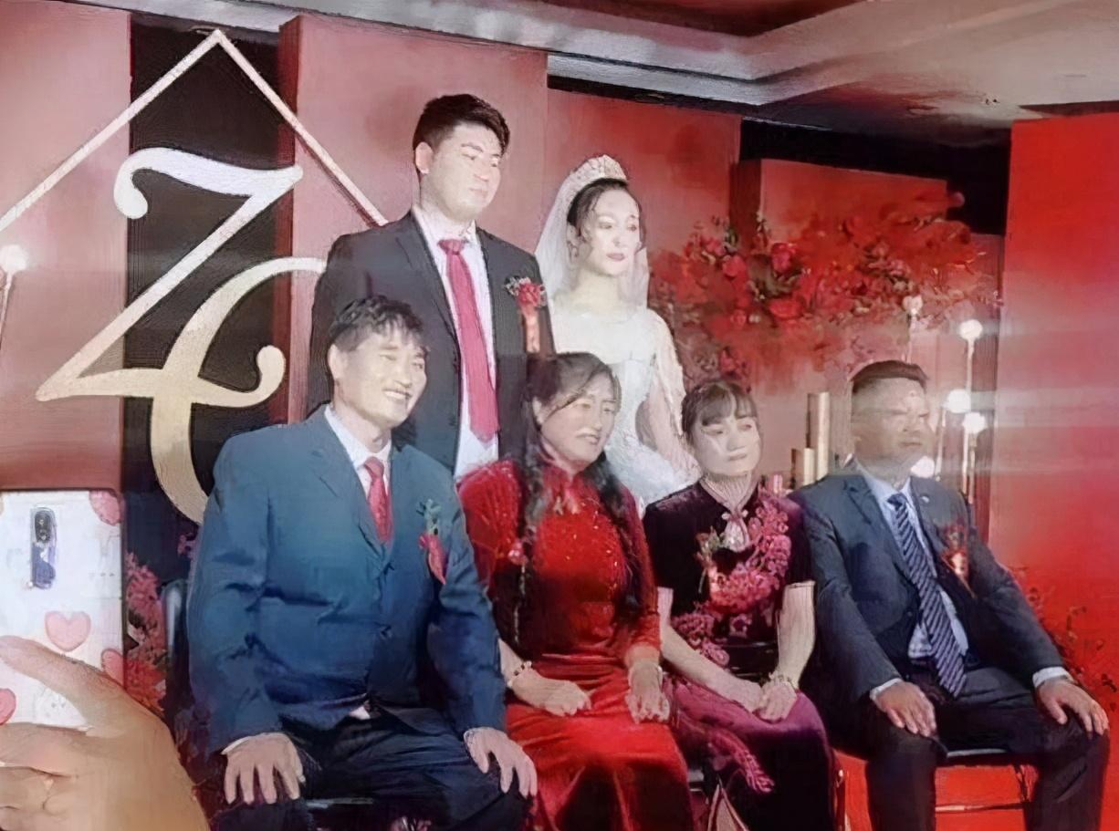 直播收入一天20万,她是为爱情还是为事业?