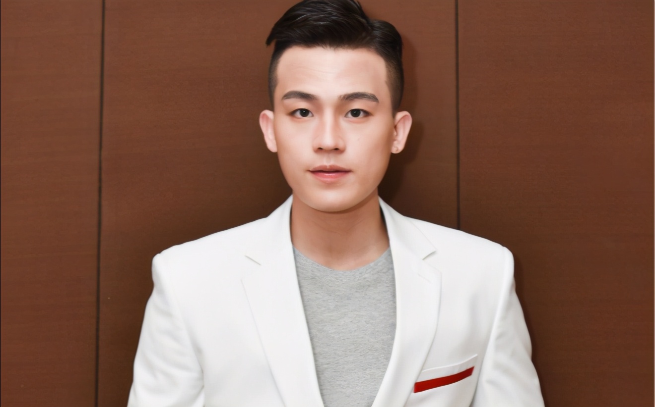 欧豪是一个很全能的艺人,他是一个很受观众喜爱的男生