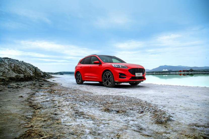 后浪们看过来 这有一辆高颜值、高“智商”、强动力的SUV