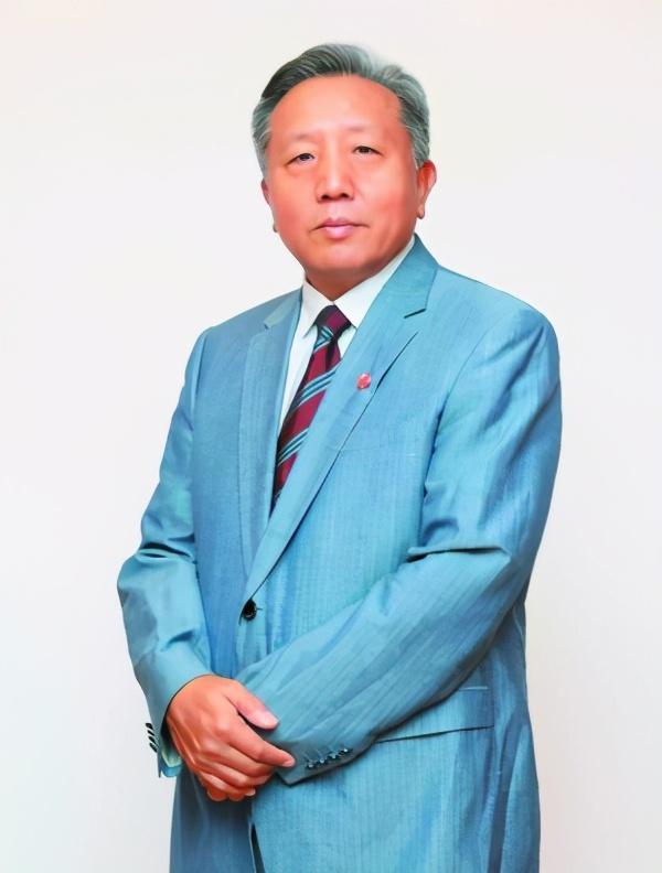 人大原副校长吴晓求三十年三座丰碑