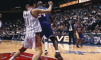 现在的NBA球员,根本不会背身单打,总以为背打就一定要转身后仰|单打|球员|詹姆斯_新浪新闻