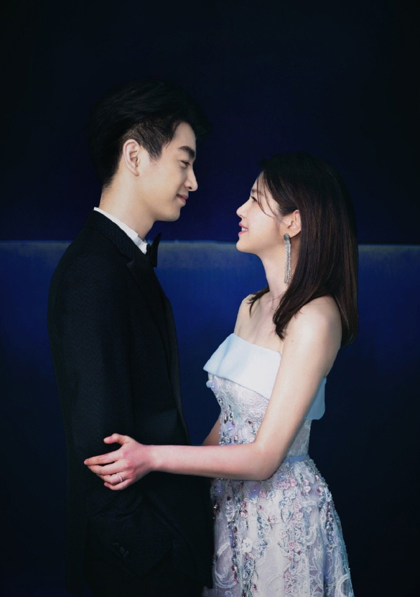 真服了37岁陈妍希把32岁老公熬成哥哥同框效果这谁能信