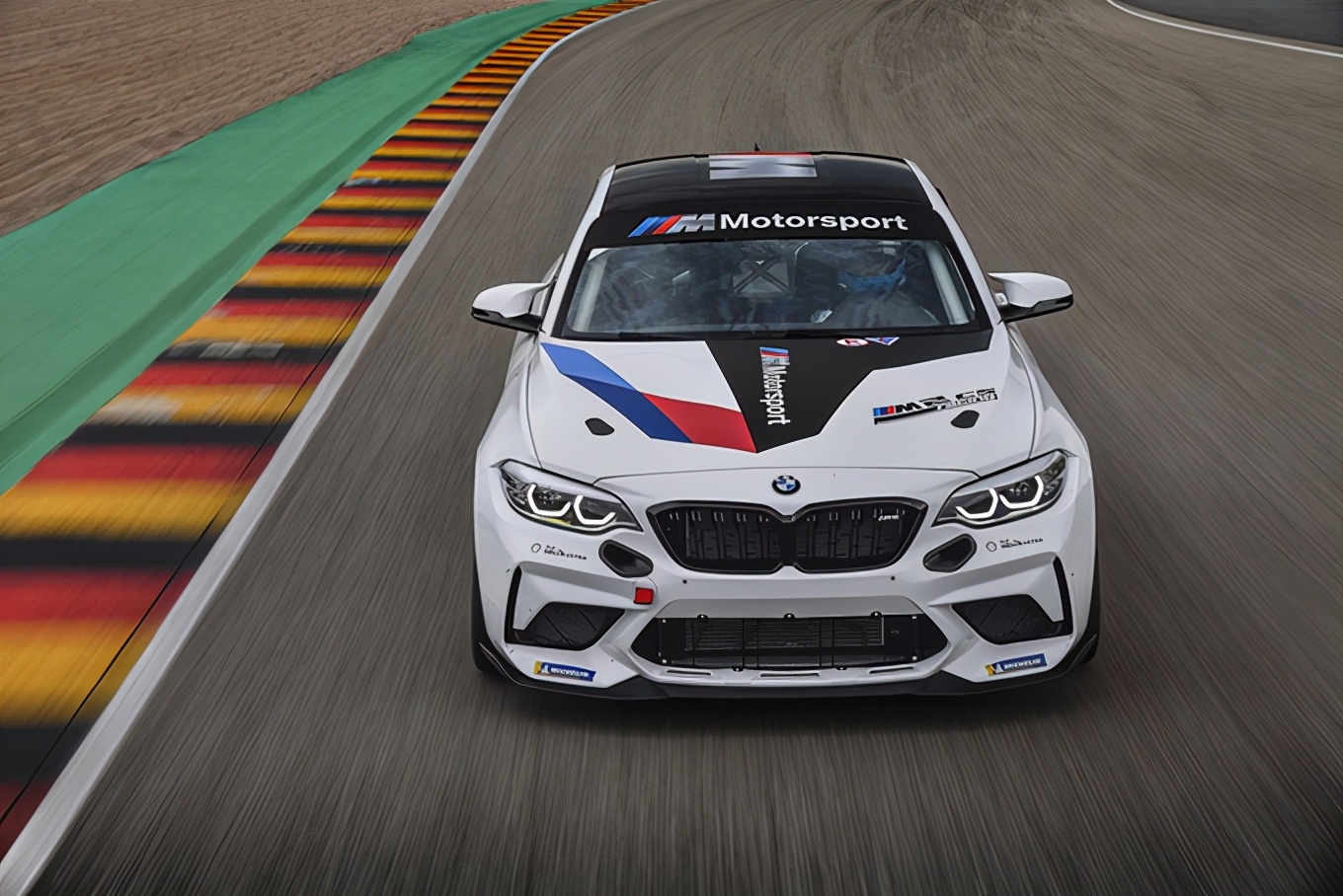 宝马m2csracing赛场新玩具它有哪些升级