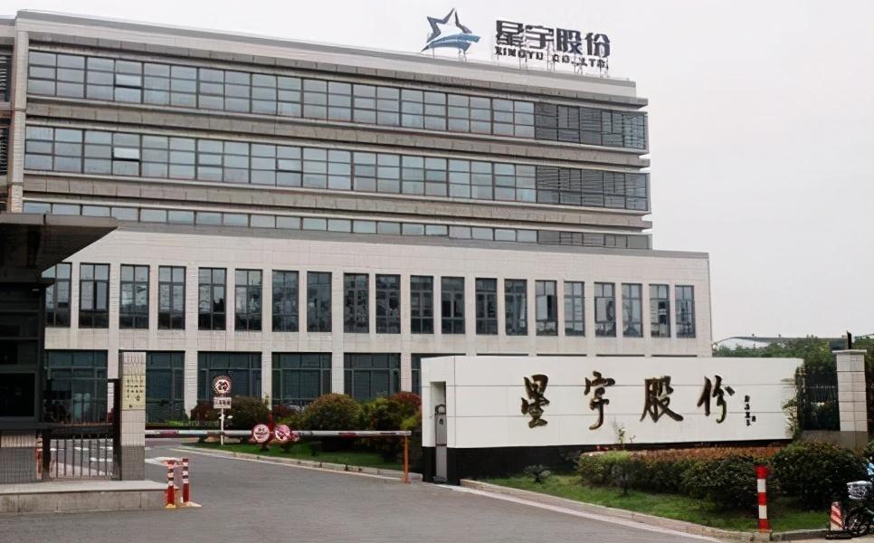 但是在刚刚成立之初的武进星宇车灯厂,周晓萍还没有任何经验,凭借的