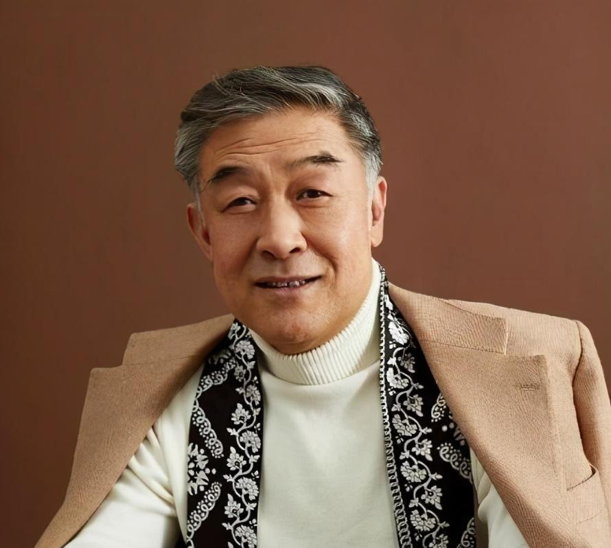 在国家层面演员李建义,21年不温不热,但晚年独自娱乐却很凄凉