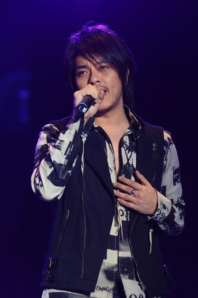 从工头到歌手,阿杜的蜕变之路