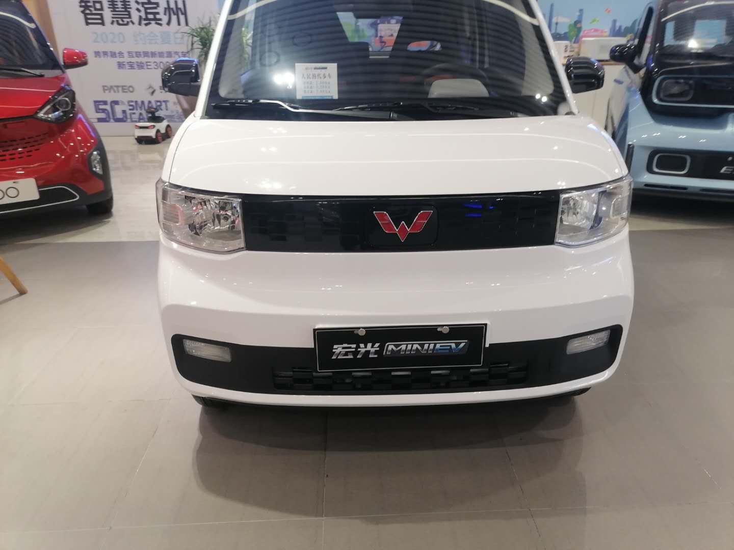 五菱全新买菜车,配双开门设计,还有全液晶仪表,2.88w起售