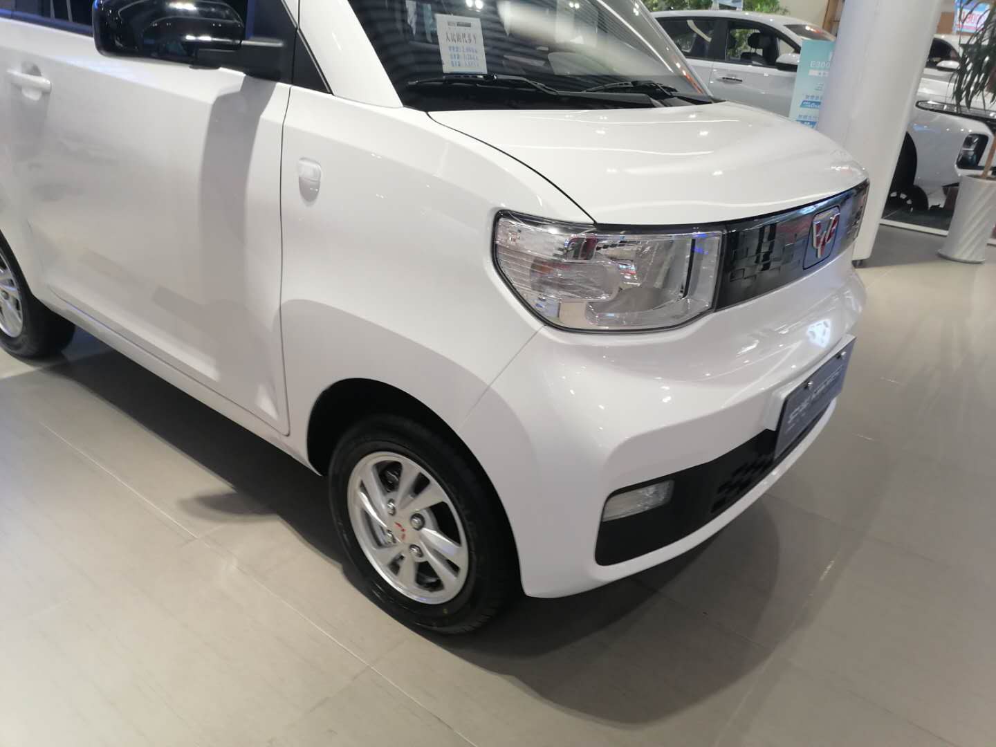 五菱全新买菜车,配双开门设计,还有全液晶仪表,2.88w起售