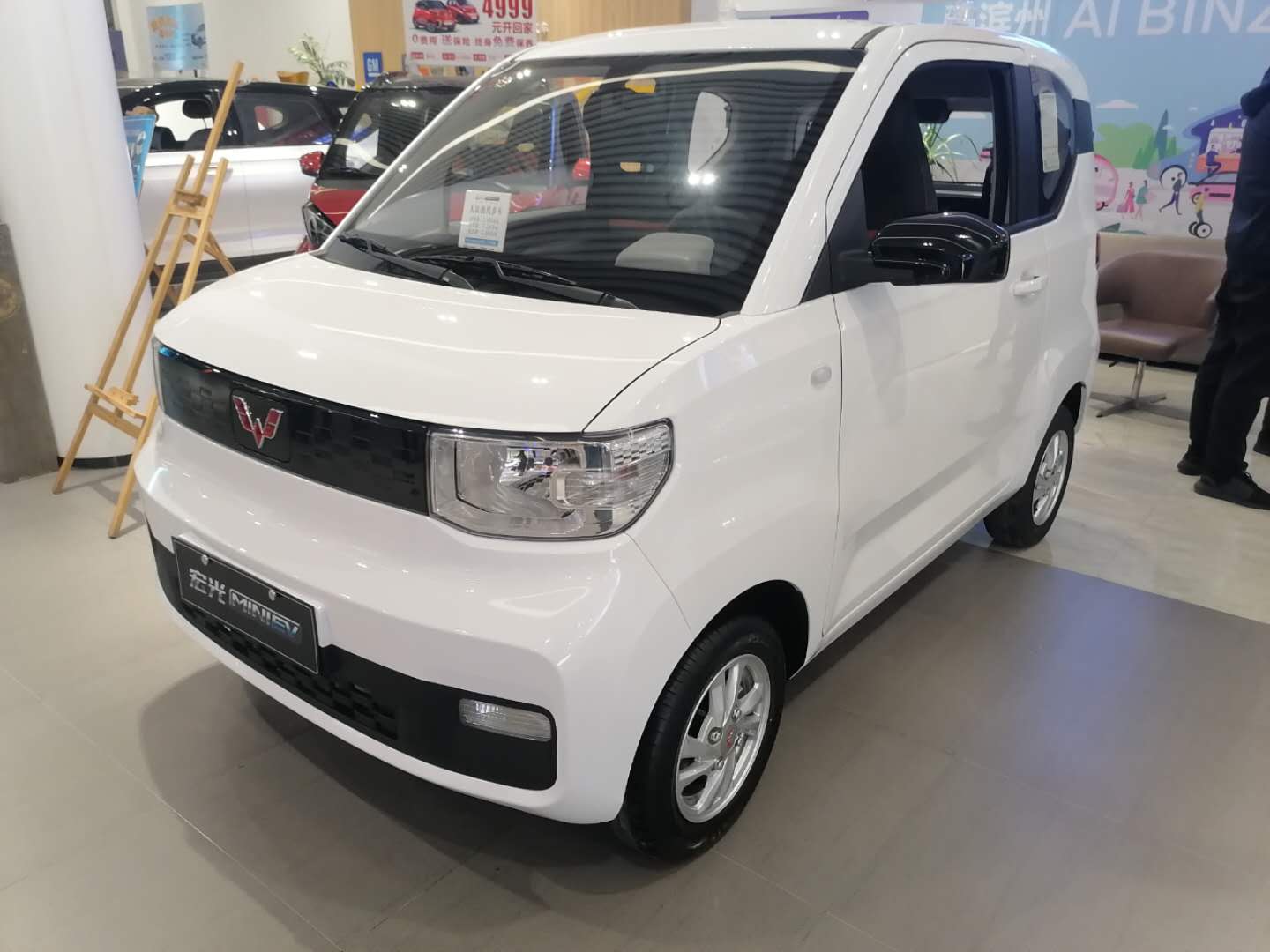 而近段时间比较火热的小车莫过于长城旗下的全新小型轿车欧拉黑猫