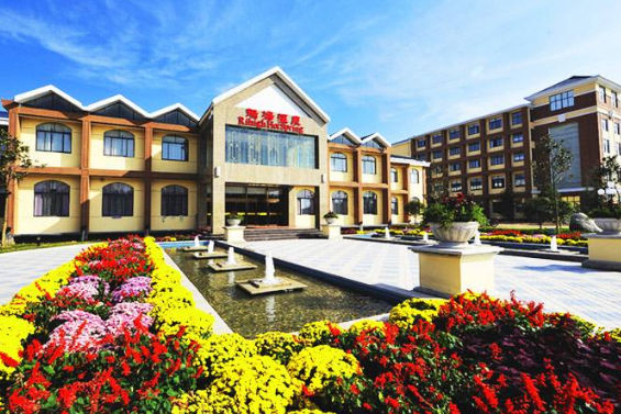 在山东临沂的沂水县境内,有处名为东方瑞海国际温泉度假村的景区,这处