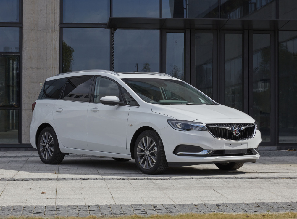 新款别克gl6谍照曝光,内饰采用连屏设计!