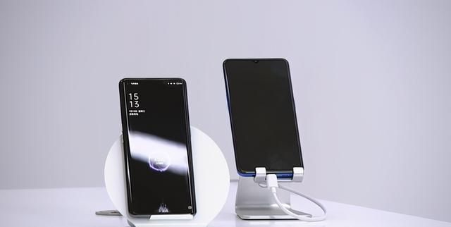 oppo 再曝无线闪充新专利,充电座还能自己"动"?
