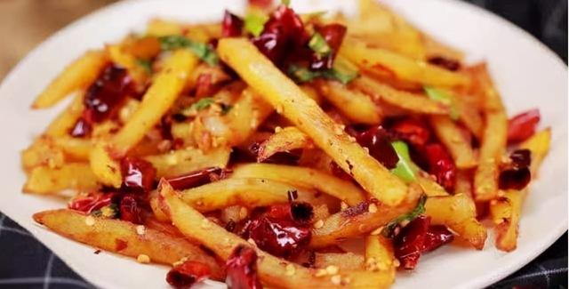 经典下饭菜:蔬菜炒面,干煸土豆条,燕麦猪蹄