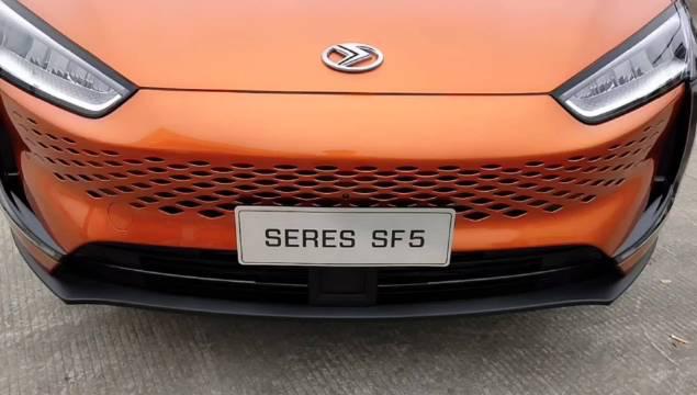 正面硬刚直升机,赛力斯sf5这波操作有点儿秀!