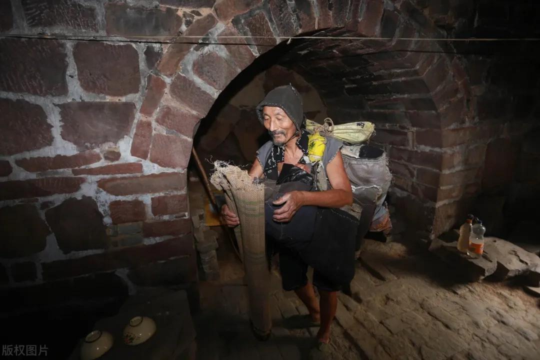 清朝乞丐在"鸡毛房"中挺过严冬,不被冻死,鸡毛房是什么房?