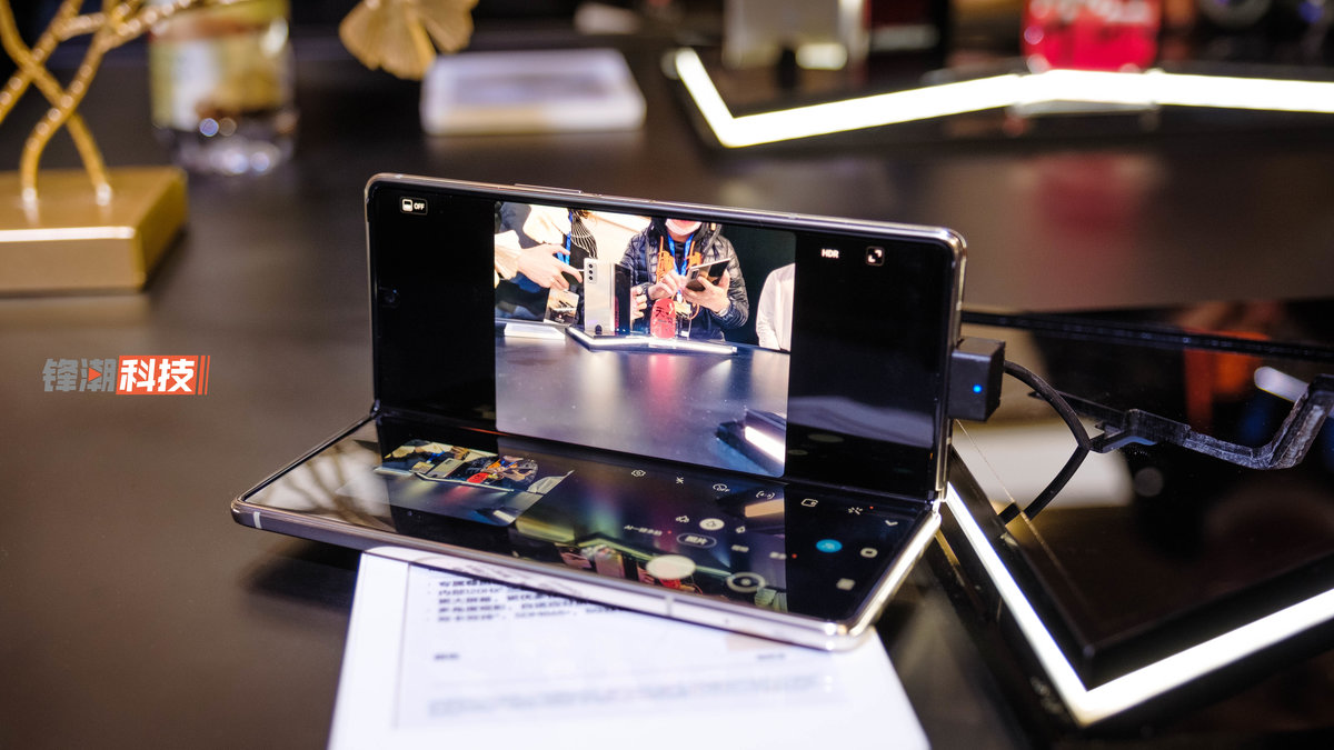 三星w21 5g上手图赏:双卡双待折叠屏旗舰