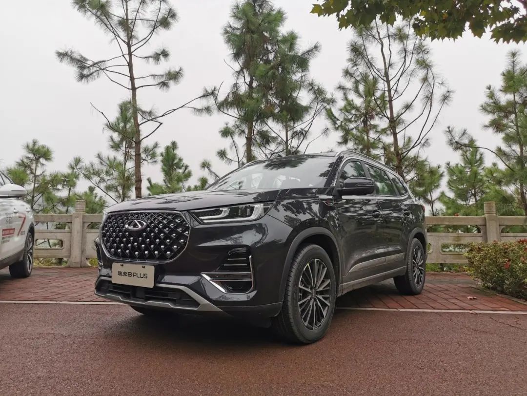 尺寸大一圈,价格贵好几万值不值?星途vx对比瑞虎8 plus