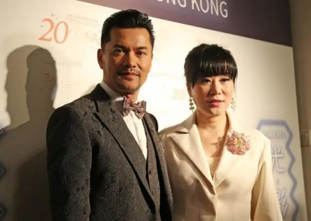 64岁吕良伟携妻现身,三婚娇妻都是大美女,挑花运别人模仿不来|跛豪