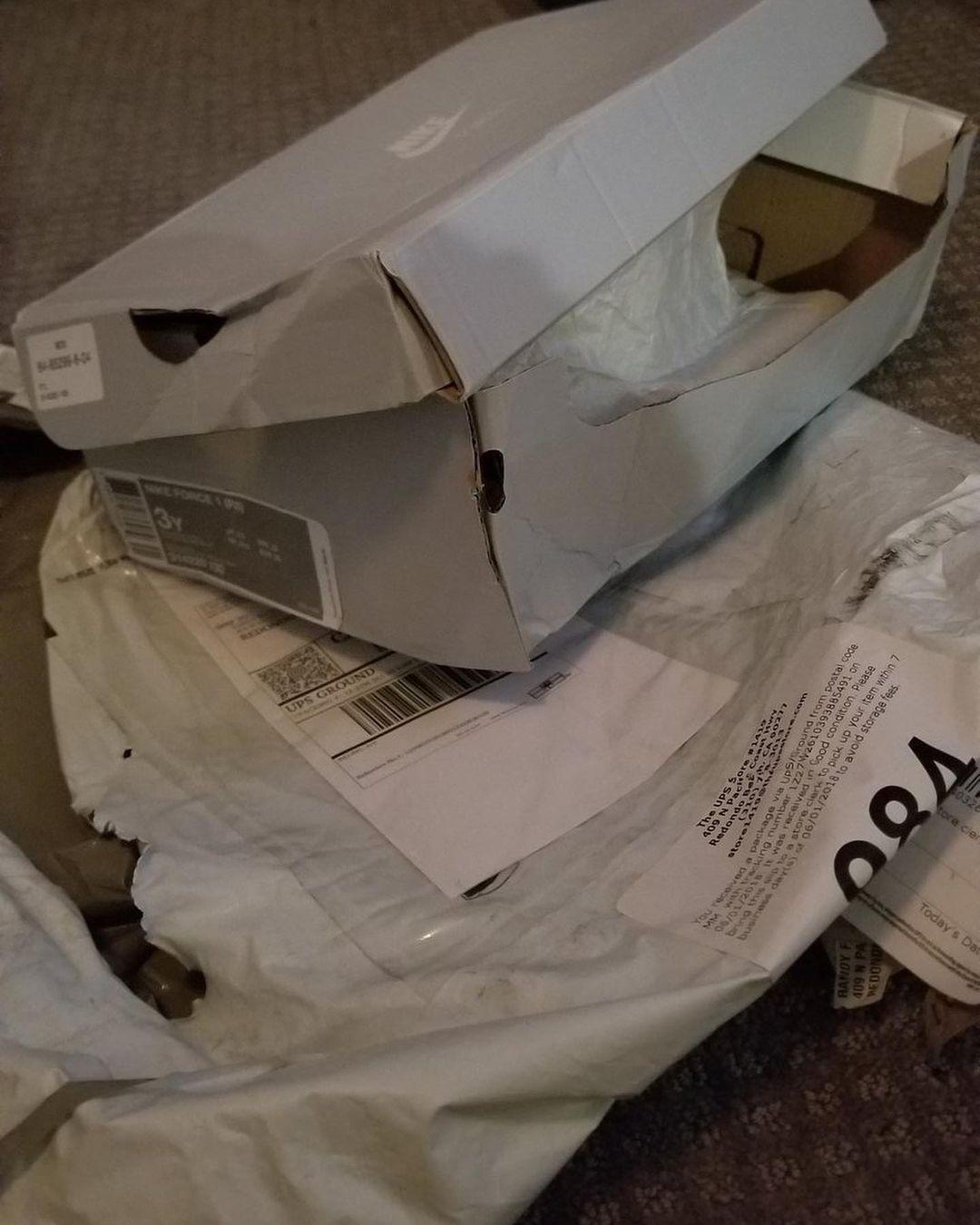 心痛九连,你们能否接受鞋盒损坏? :modernnotoriety