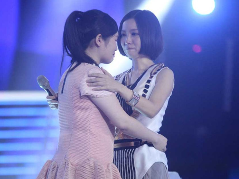 张碧晨连续6年为姚贝娜庆生,曾直言很喜欢她的歌,遗憾从未见面