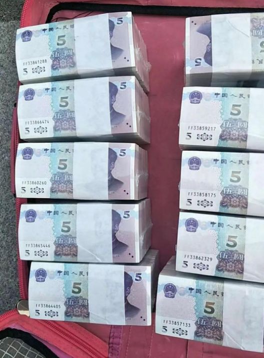 大家在兑换新钞的时候,只要有注意号码,就会发现,虽然新钞基本都是