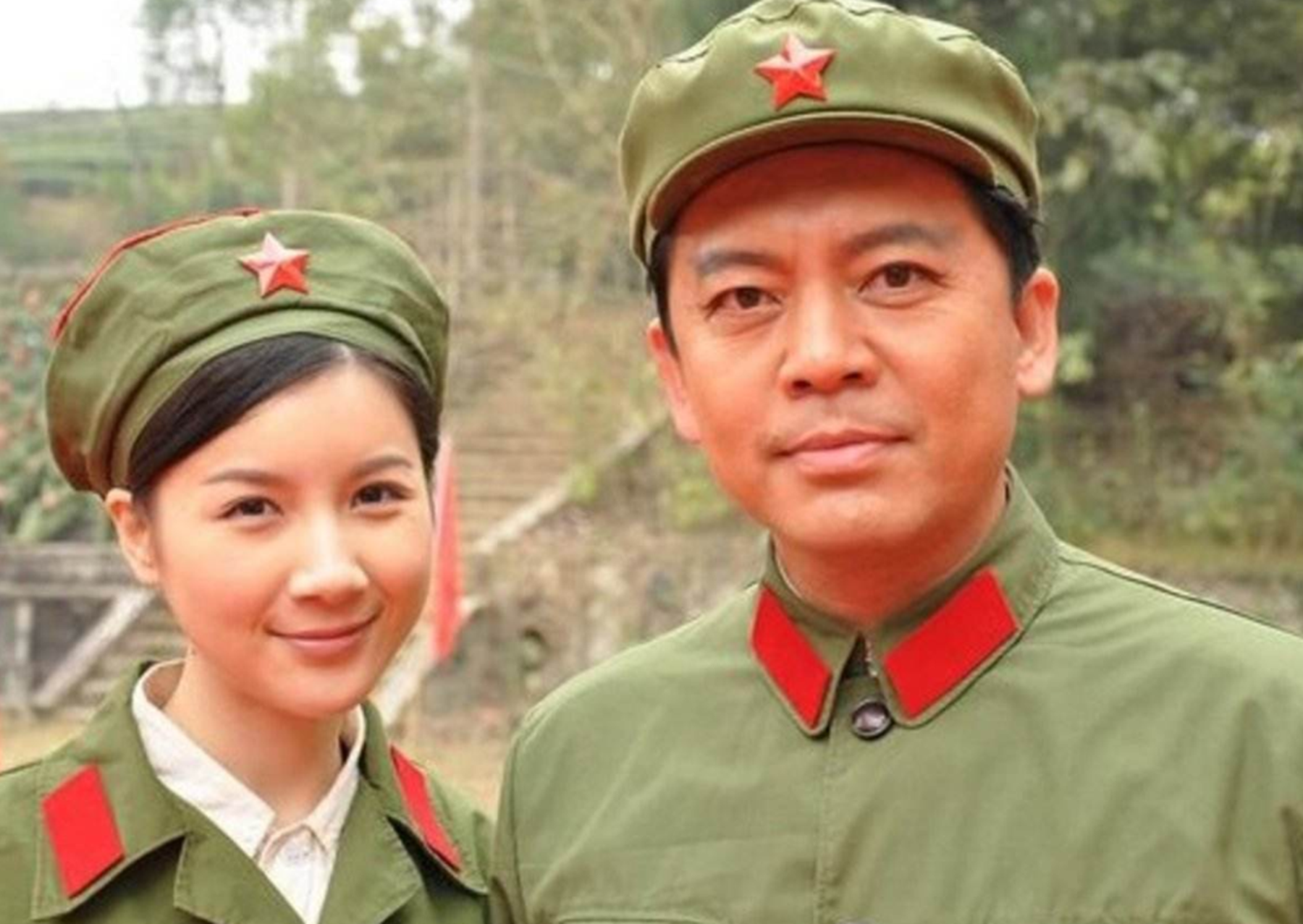 国家一级演员何政军隐藏28年的妻子是她难怪一直零绯闻