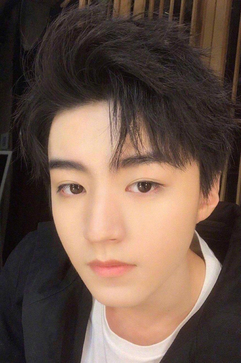 王俊凯的自拍角度,好像永远都是这么几个?