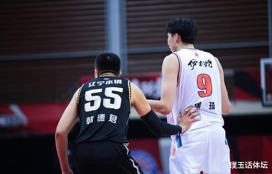 辽篮战胜新疆豪取8连胜,听听赛后两位名帅杨鸣和阿的江如何评价