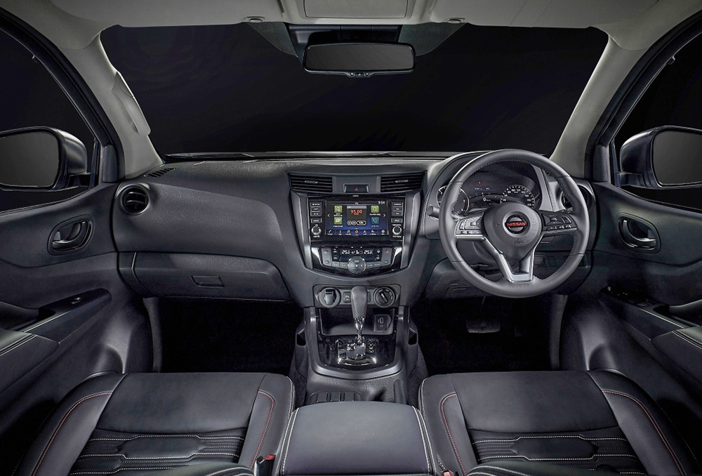 新款日产纳瓦拉实车曝光外观更粗犷霸气后悔长城炮买早了