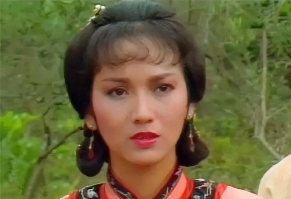 《雪山飞狐》中扮演了马春花,虽然赵雅芝版本的马春花被观众认为年纪